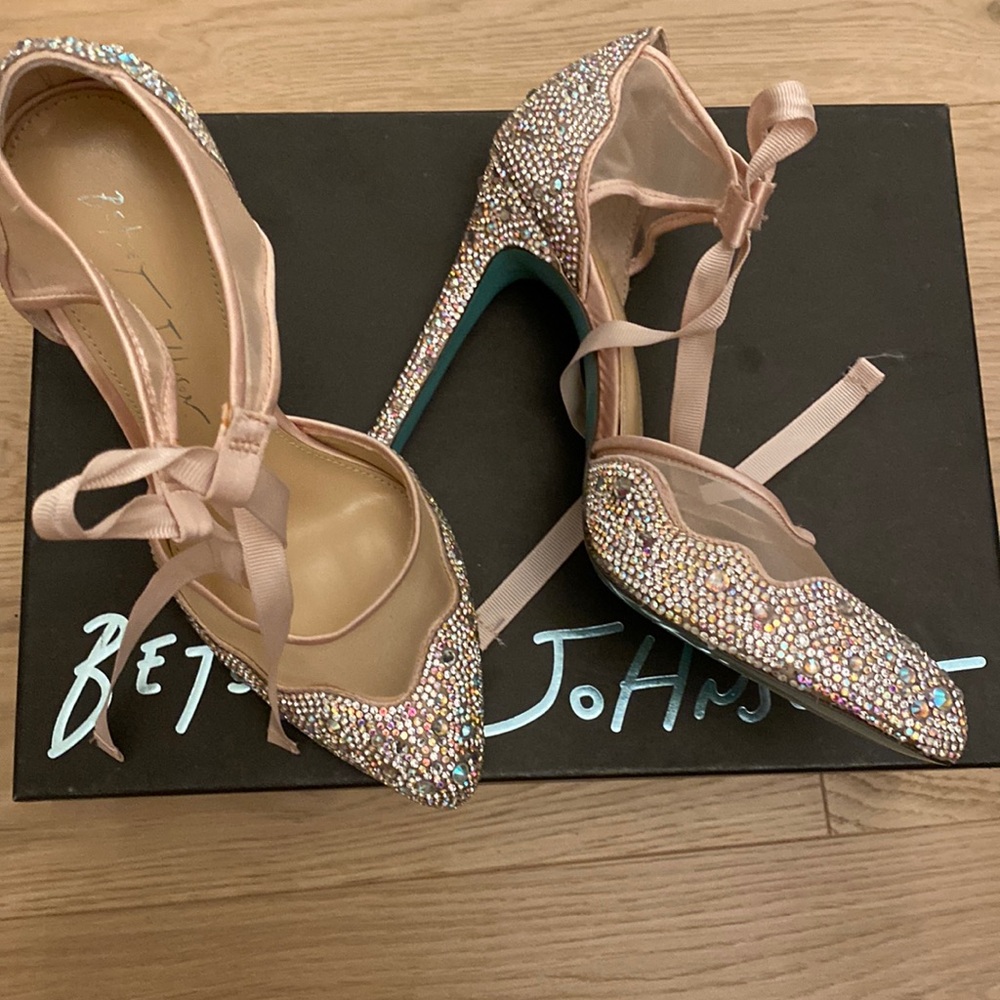 New in box Betsey Johnson Cinderella shoes size 6